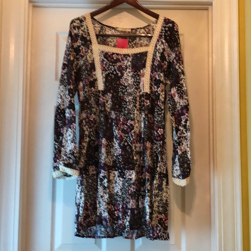 Ladies Easel peasant Blouse, large, floral, NWT